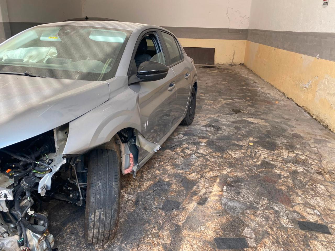 Peugeot 208 1.2cc benzina(PRIVATO)-2024