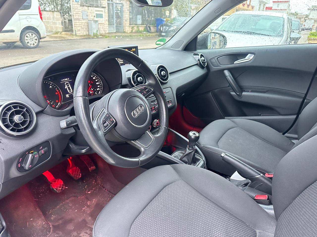 Audi A1 1.6 TDI S line edition plus-2014 LED/17"