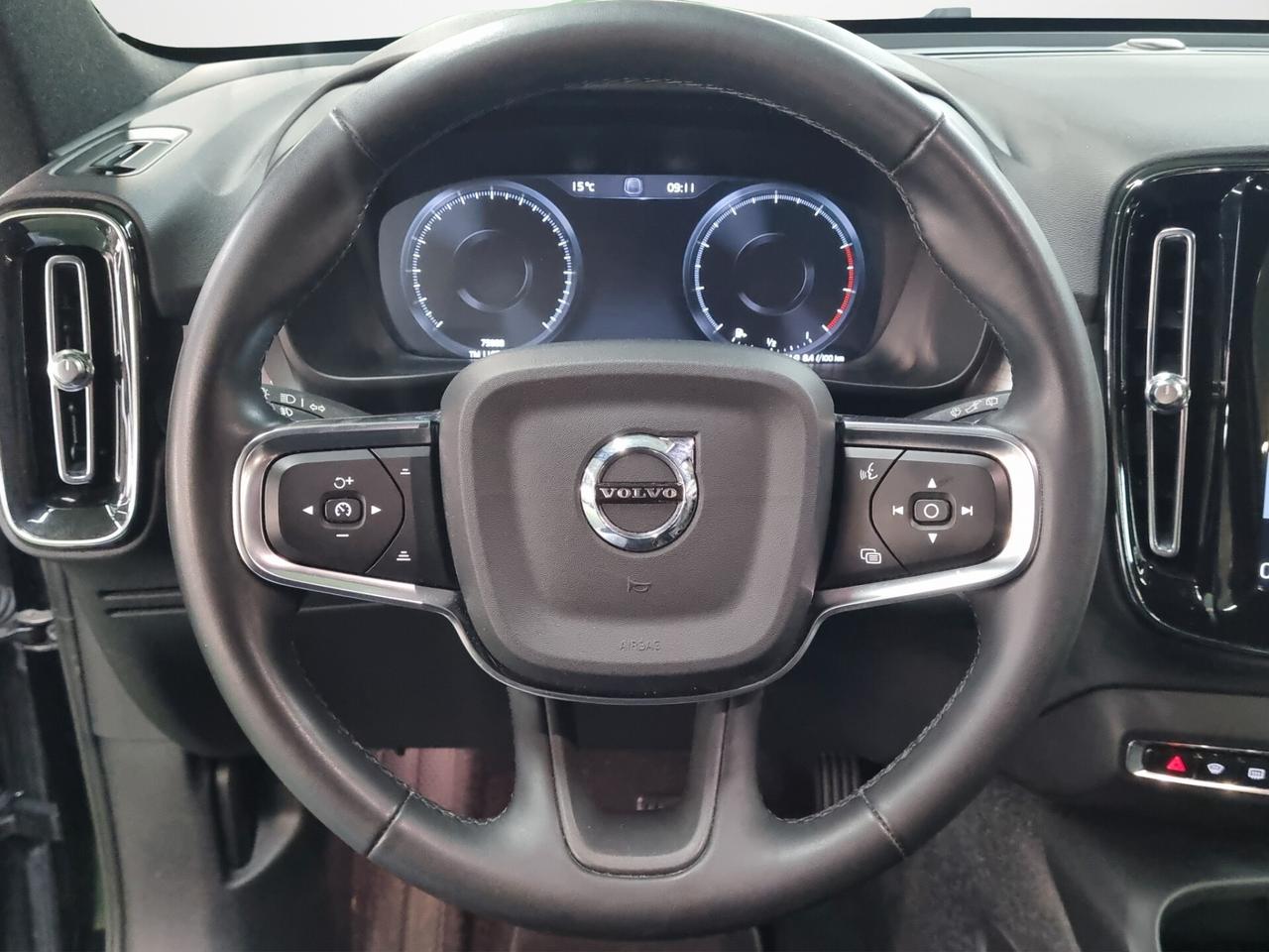 Volvo XC40 T2 automatico Momentum