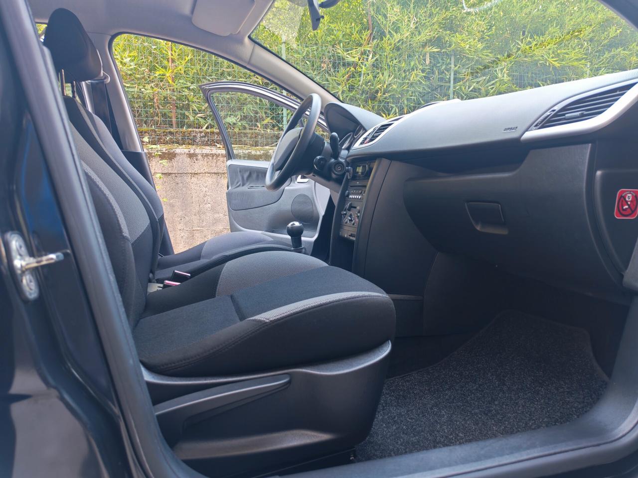 Peugeot 207 1.4 BENZINA 95cv / 43.000km / Unipro