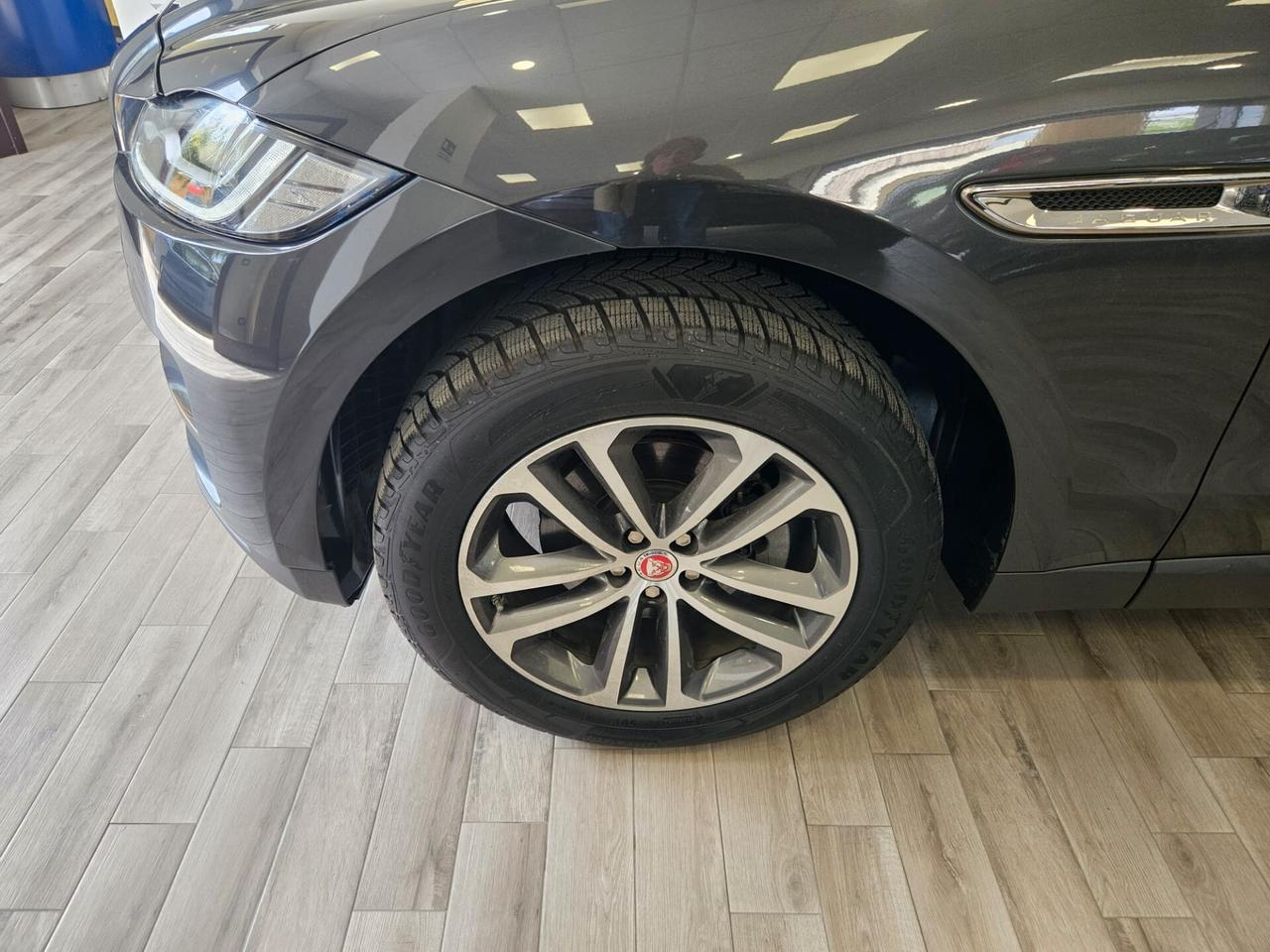 Jaguar F-Pace 2.0 D 180 CV AWD aut. Prestige