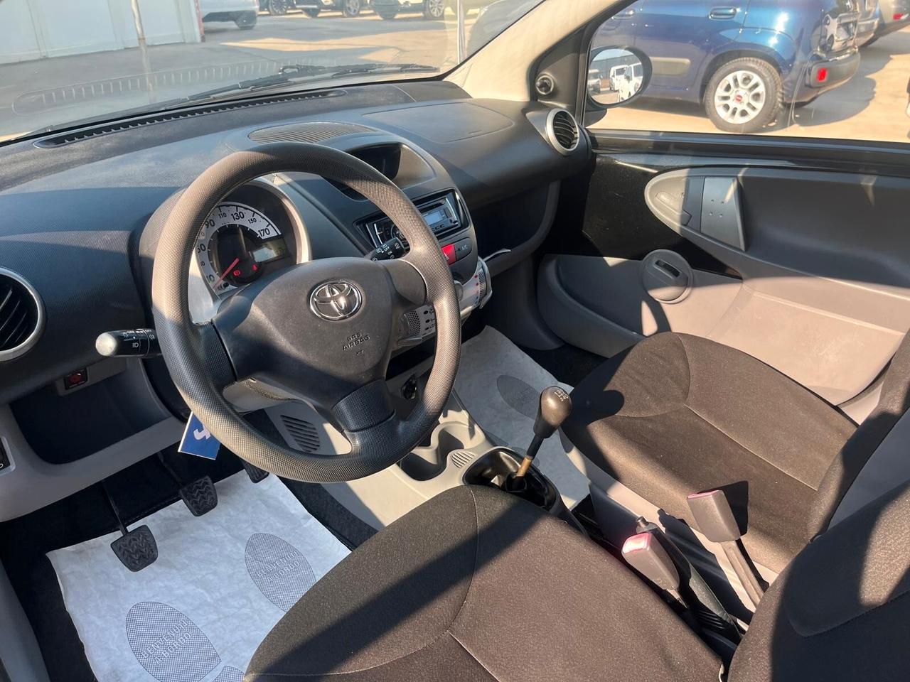 Toyota Aygo 1.0 VVT-i 68cv 5p. Ideale neopatentati