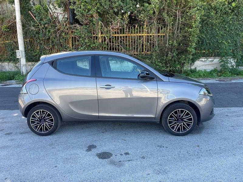 Lancia Ypsilon 1.0 FireFly 70cv S&S Hybrid GOLD