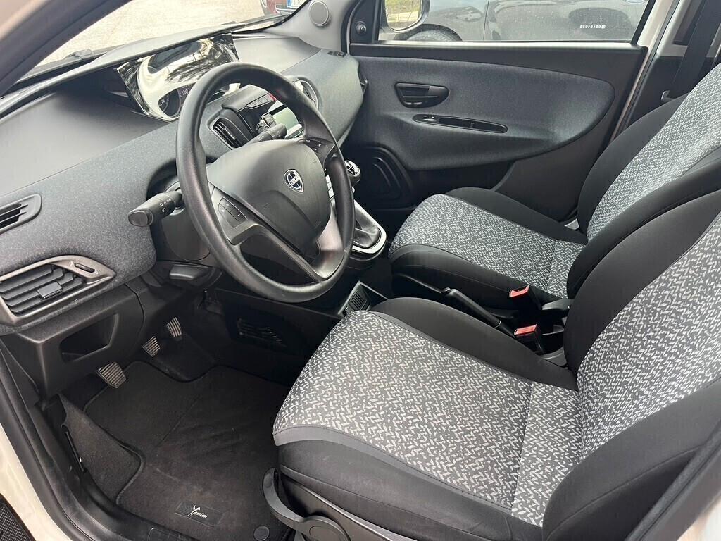 Lancia Ypsilon 1.2 69 CV 5 porte S&S Black and Noir