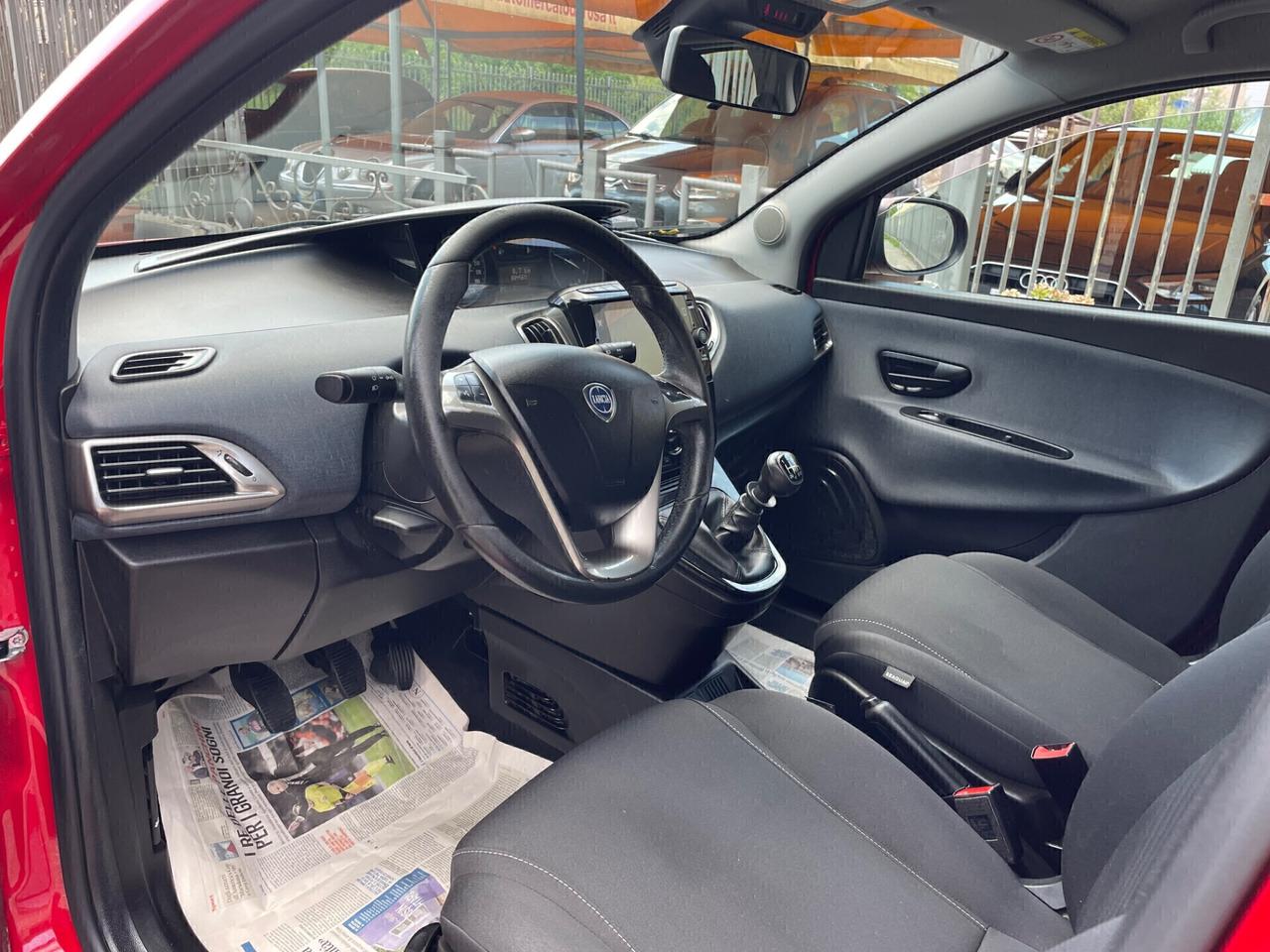 Lancia Ypsilon 1.0 FireFly 5 porte S&S Hybrid Ecochic Gold