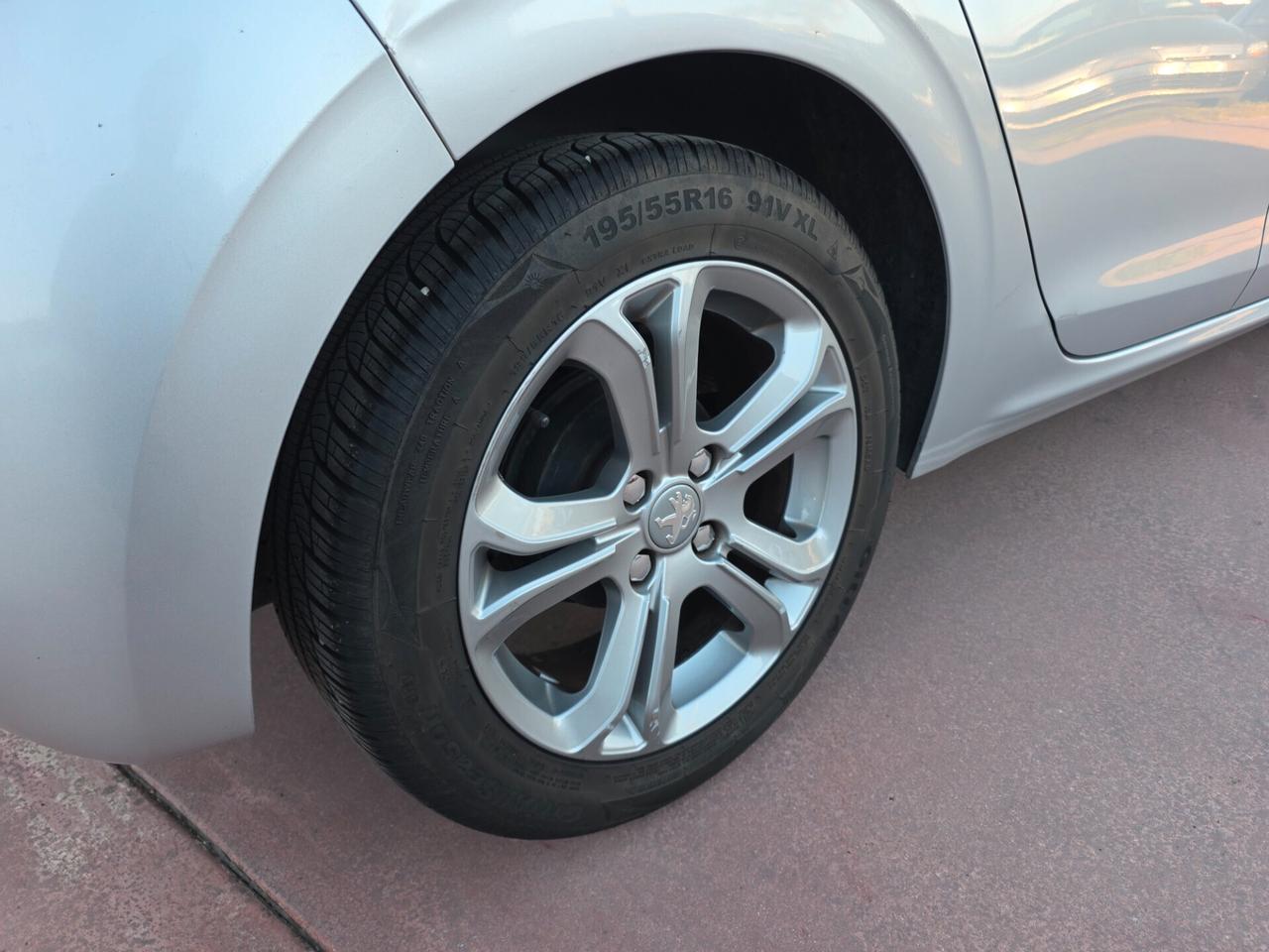 Peugeot 208 1.2 VTi Allure