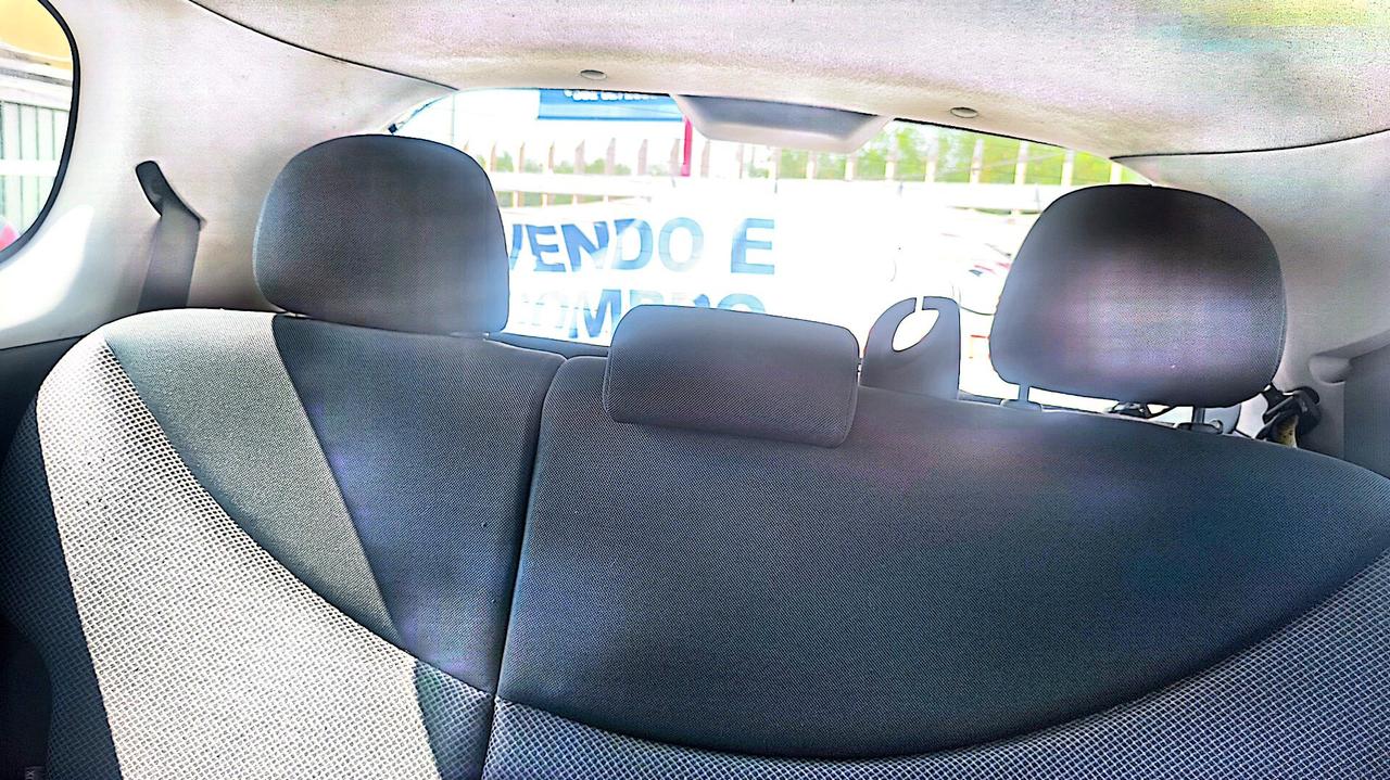 Toyota Yaris 1.0i 16V cat 3 porte Sol