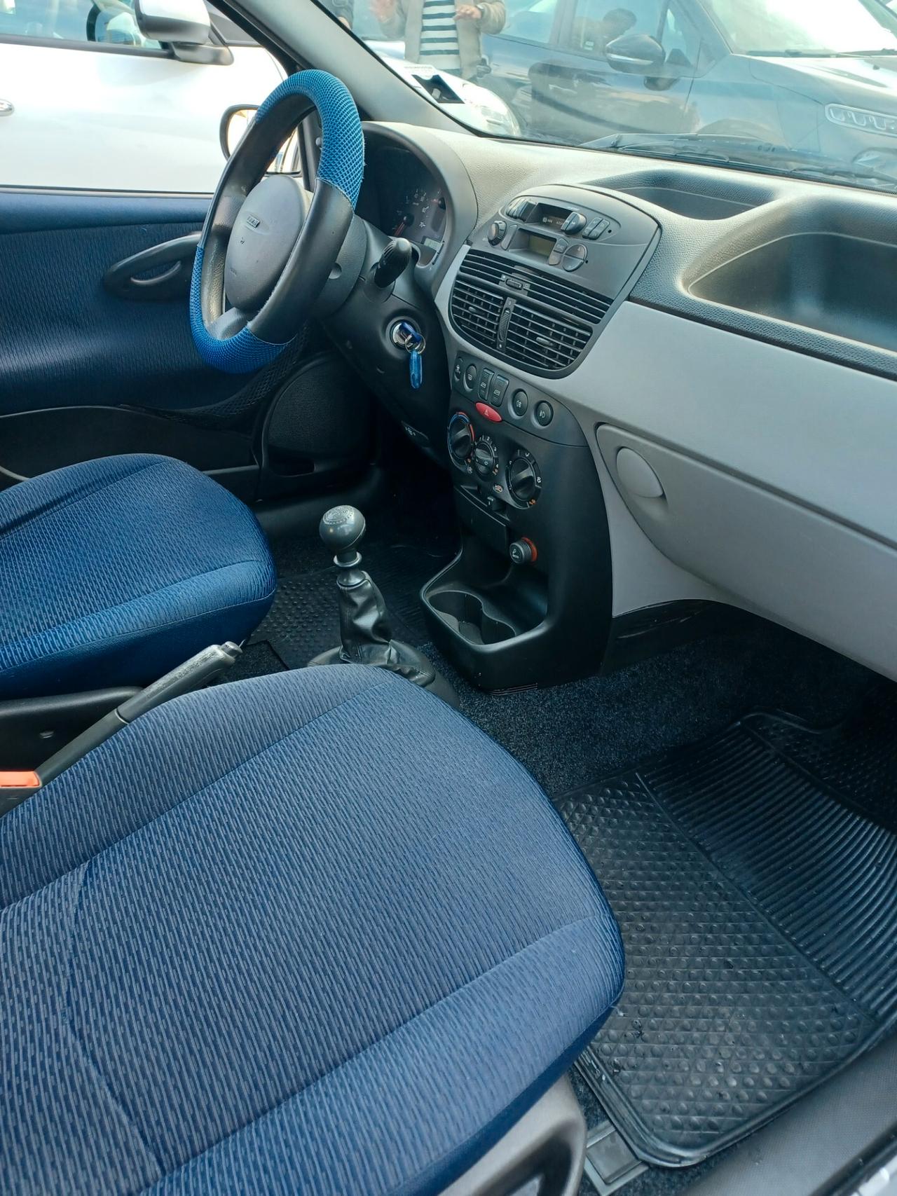 Fiat Punto 1.2 8 v Elx solo 90000 km