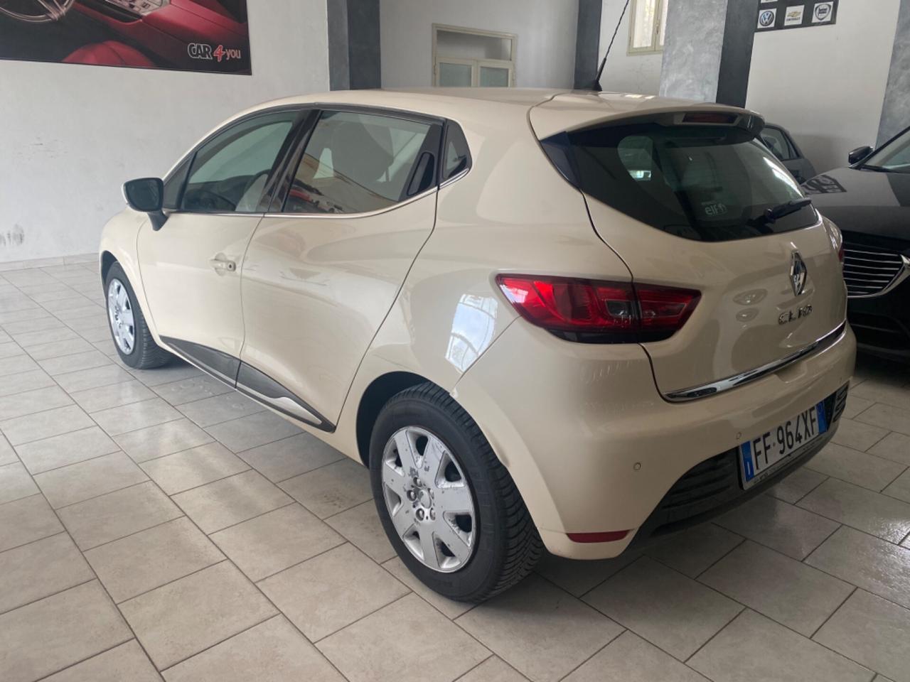 Renault Clio 1.2 75CV 5 porte NEOPATENTATI