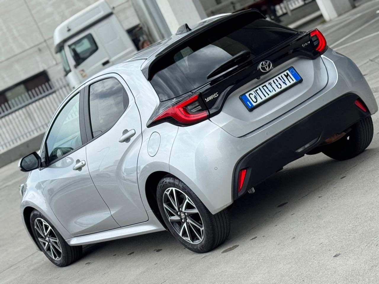 TOYOTA YARID HYBRID SOLI 4286 KM PRONTA CONSEGNA