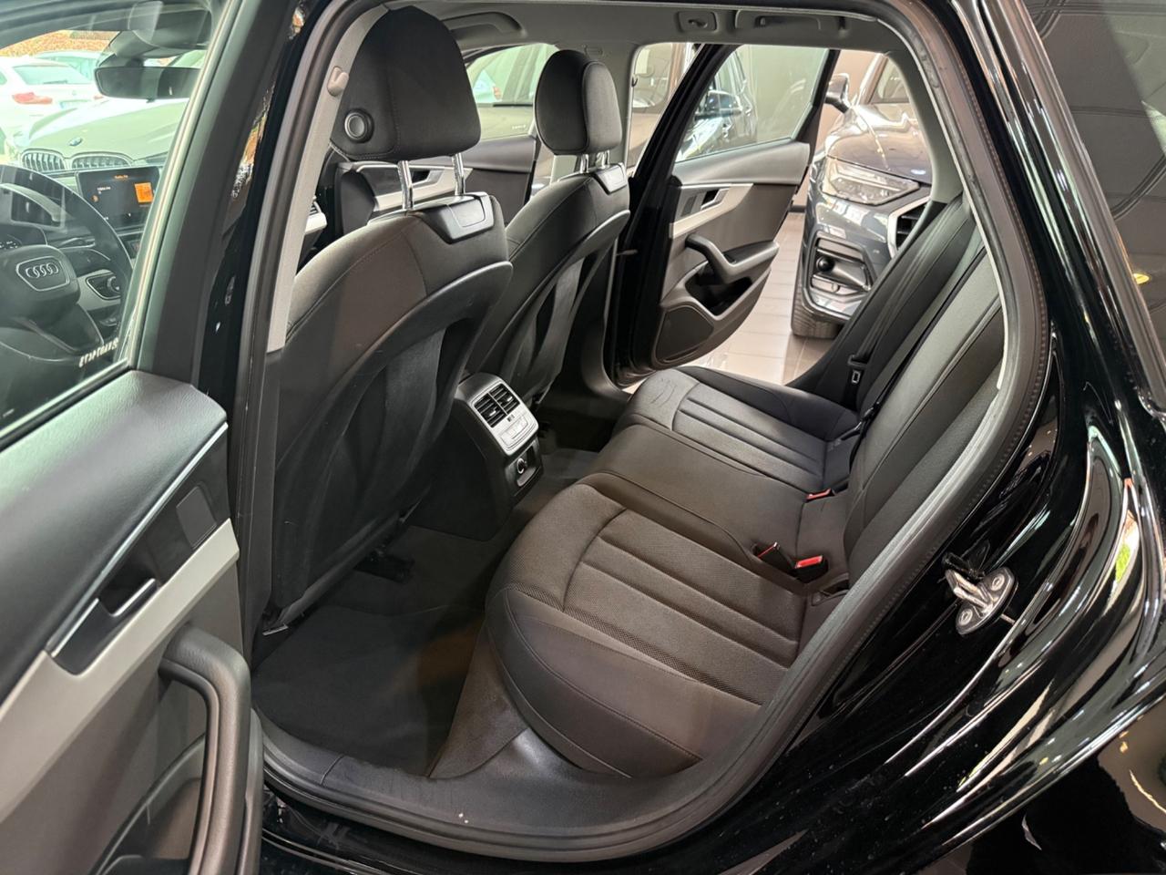 Audi A4 Avant 30 TDI S tronic Sport