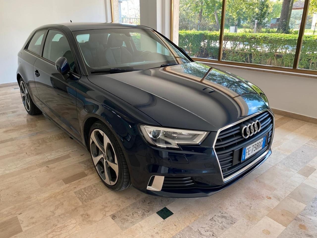 AUDI A3 1.6 TDI 110cv SPORT RESTYLING