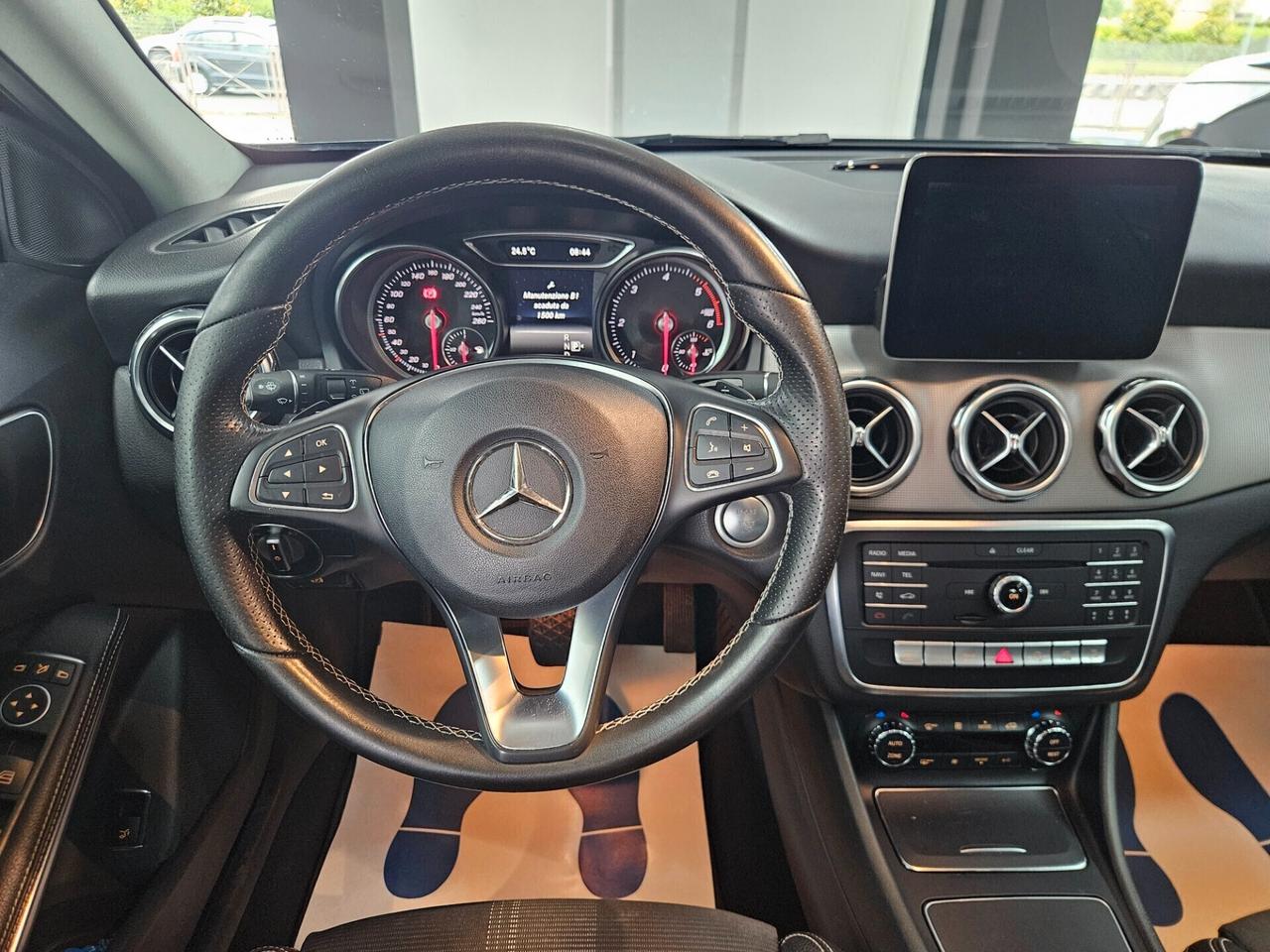 Mercedes-Benz GLA 200 d Sport 4matic auto - IVA ESPOSTA