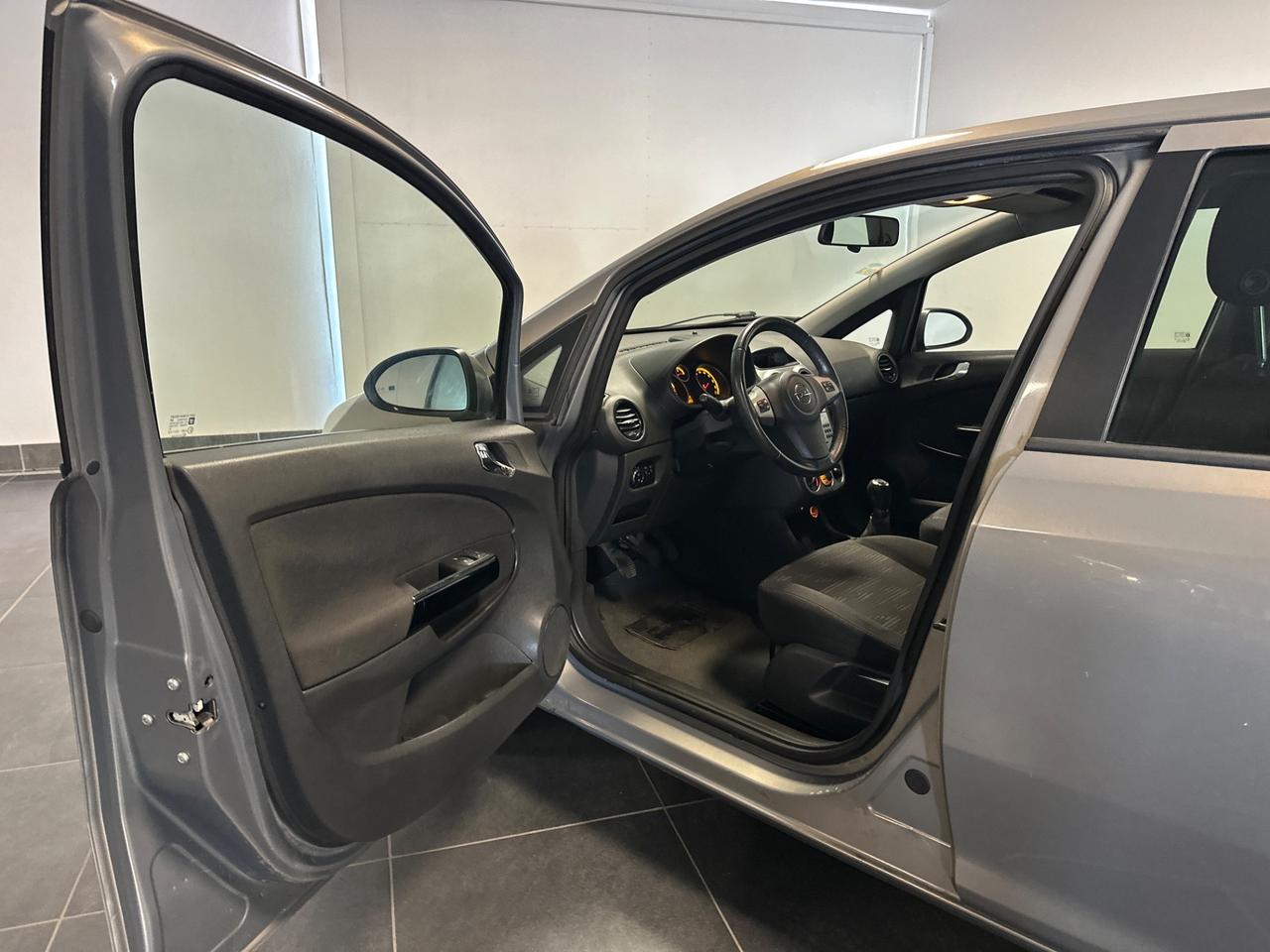 OPEL CORSA 1.4 COSMO 100CV NEOPATENTATI GARANZIA