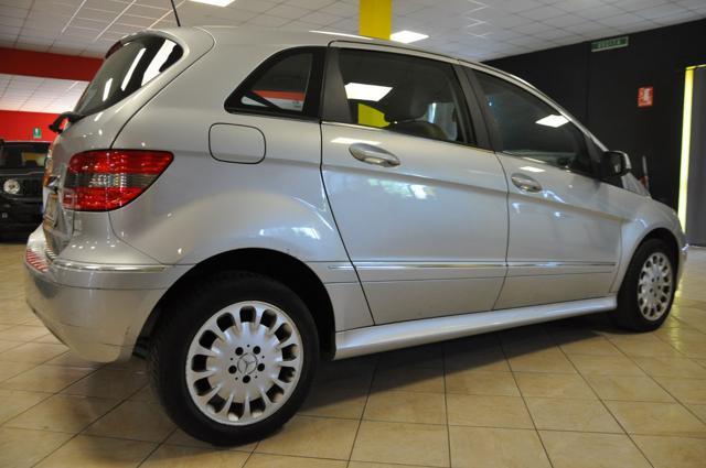 MERCEDES-BENZ B 180 NGT BlueEFFICIENCY *AUTOMATICA/NAVI*