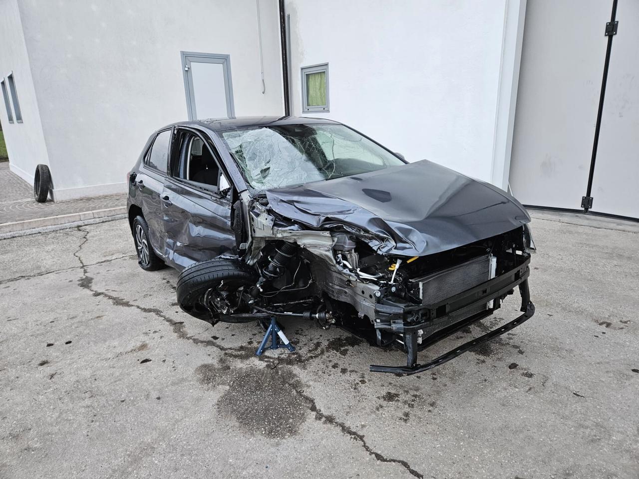 Volkswagen Polo 1.0 evo Life 80cv INCIDENTATA