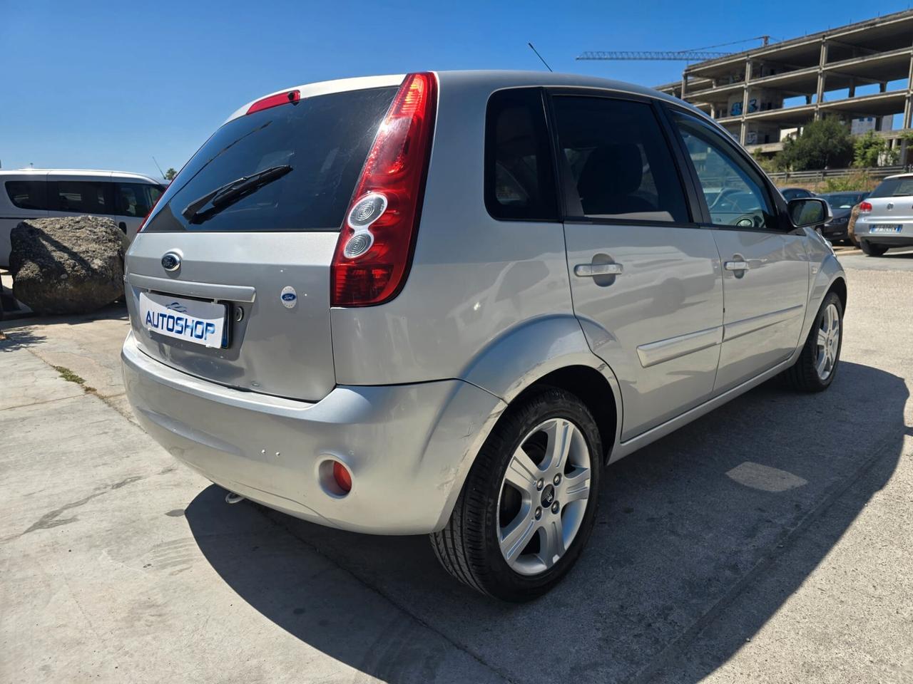 Ford Fiesta 1.2 16V 5p. Ghia