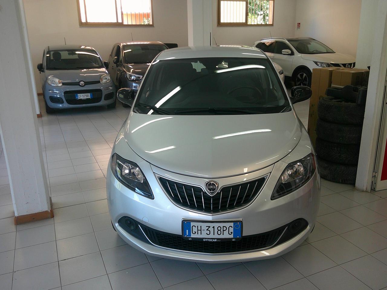 Lancia Ypsilon 1.0 FireFly 5 porte S&S Hybrid Ecochic Silver