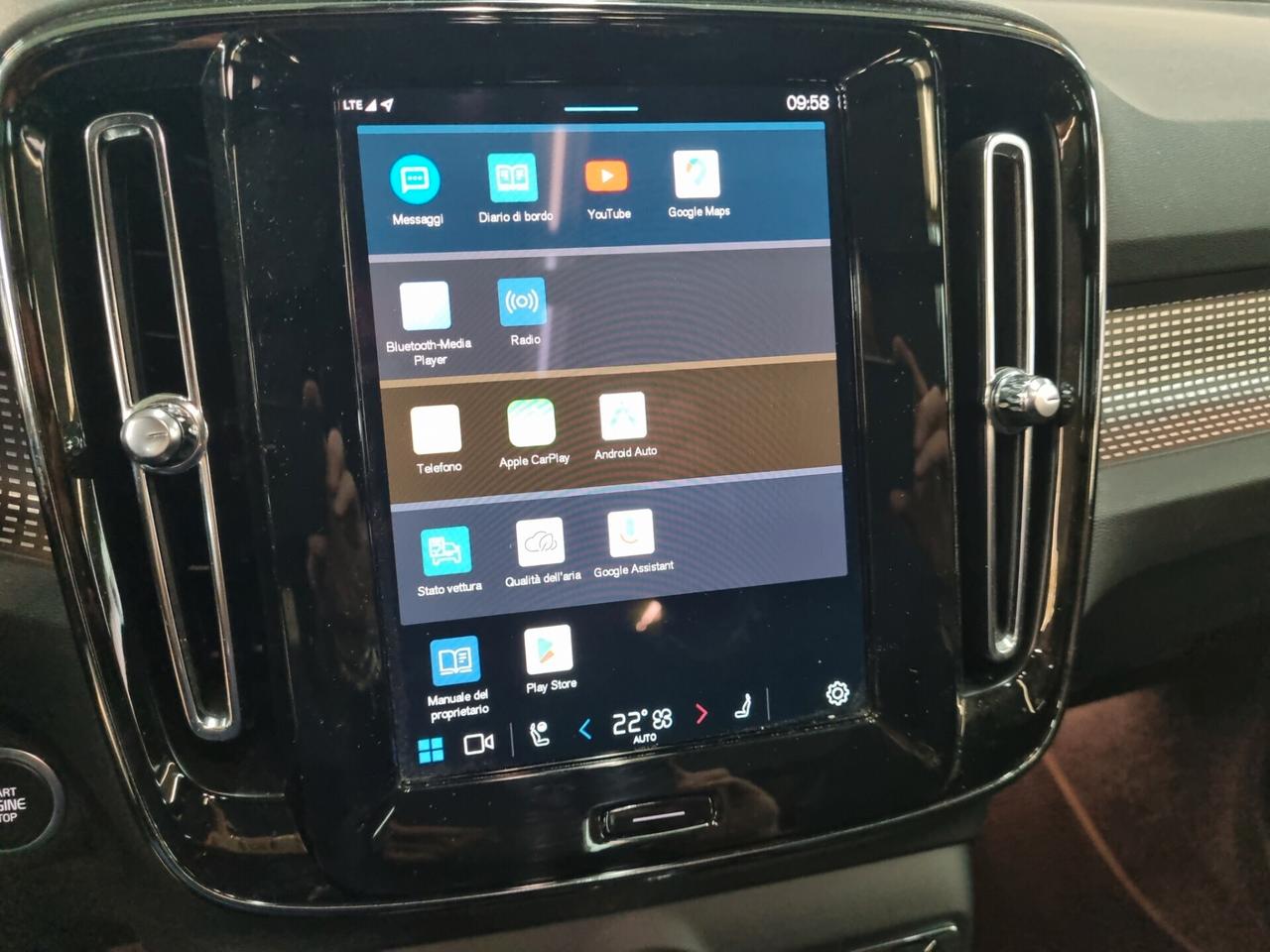 Volvo XC40 B3 automatico Ultimate Dark