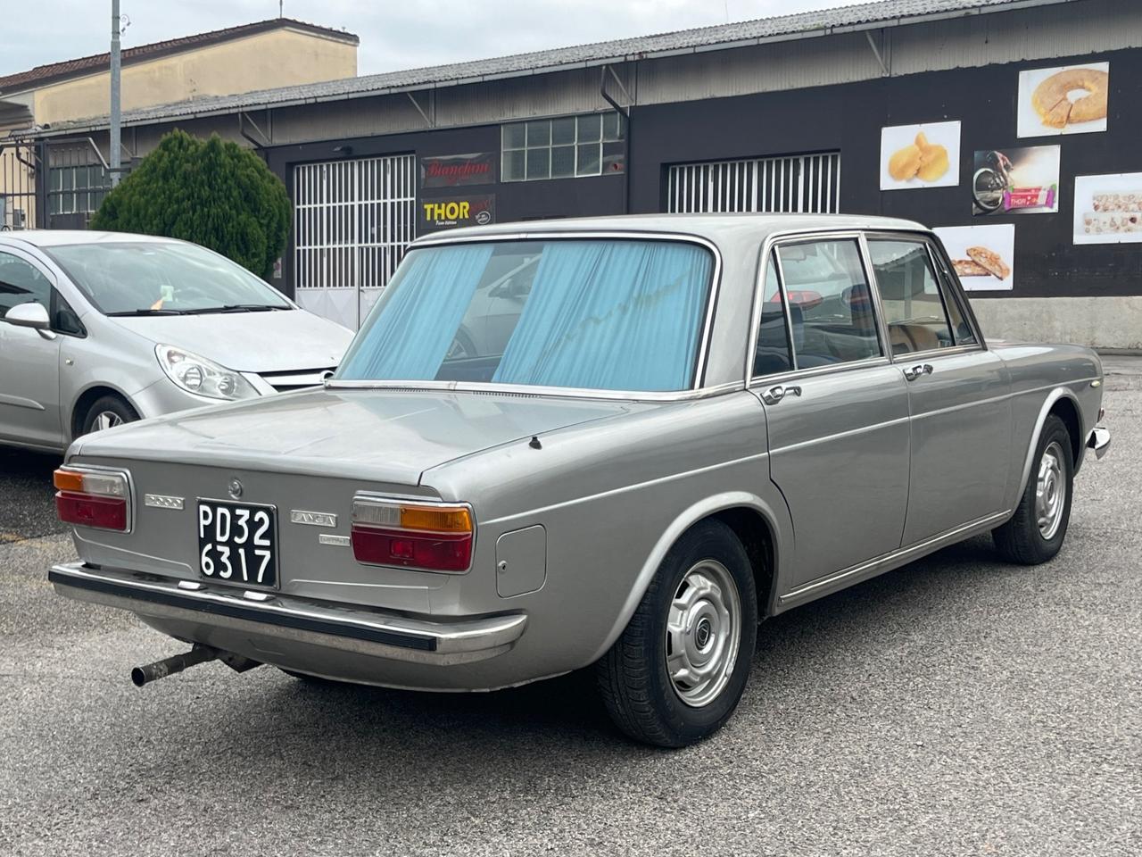 Lancia 2000 iniezione ( Flavia berlina )