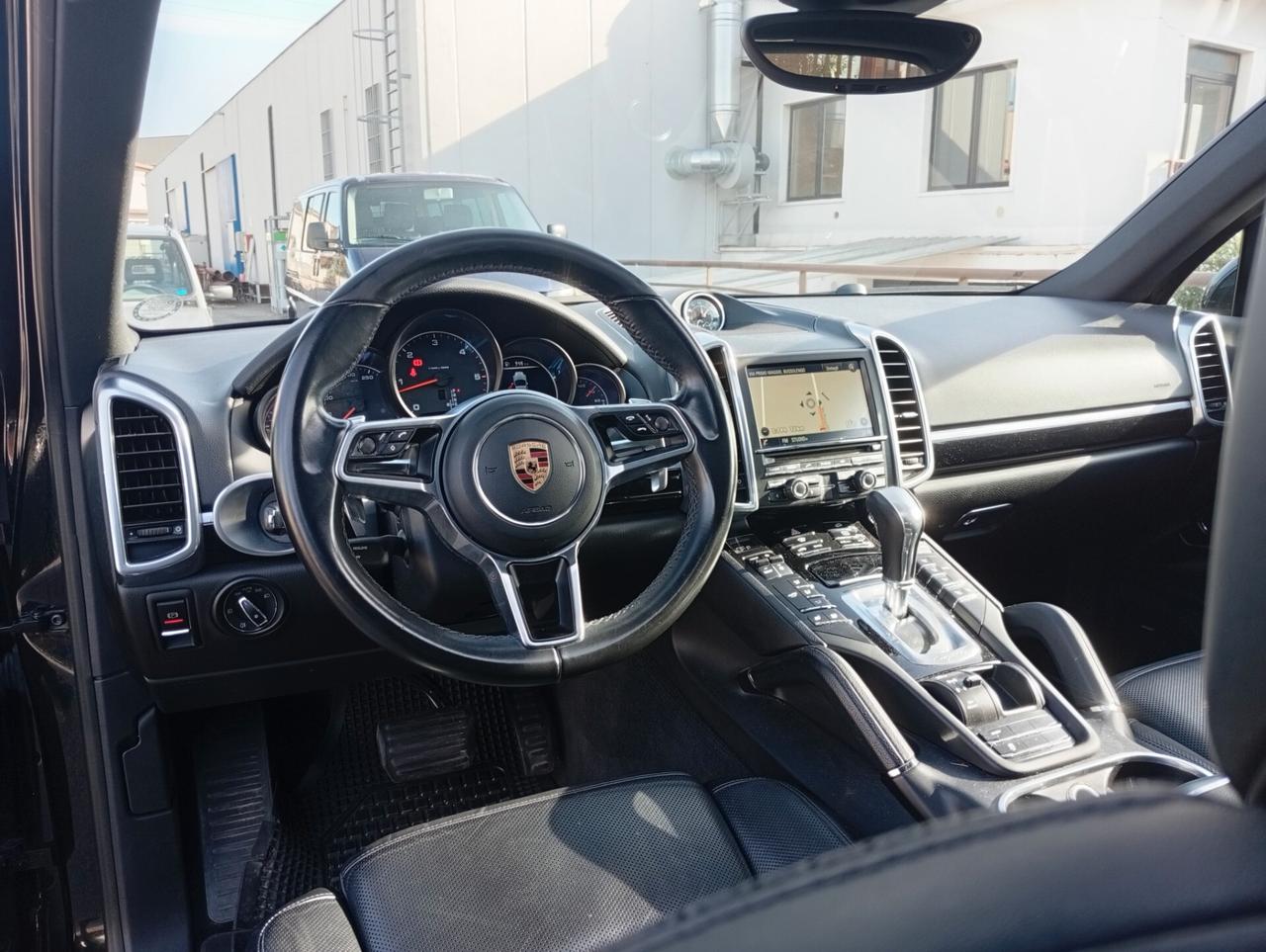 Porsche Cayenne 3.0 Diesel GANCIO TRAINO