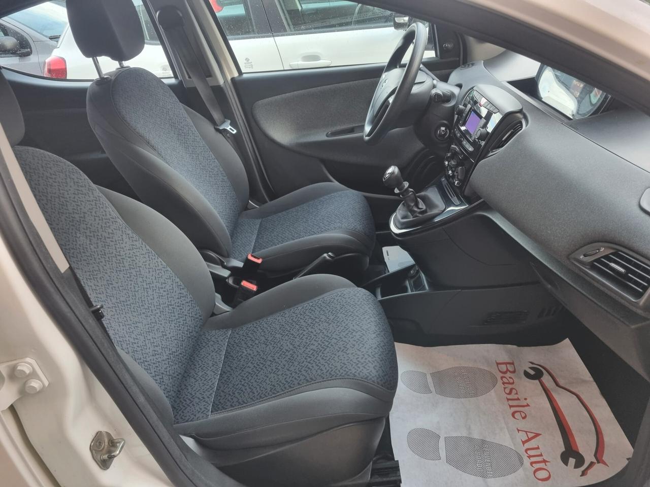 Lancia Ypsilon 1.0 FireFly 5 porte S&S Hybrid Silver