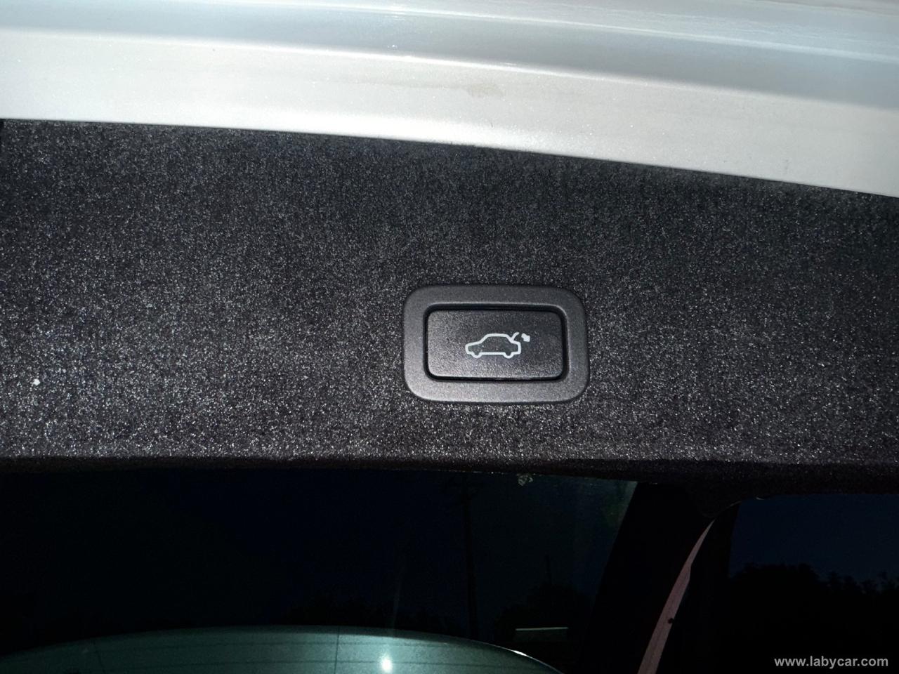 VOLVO XC60 D5 AWD Geartronic R-design Momentum