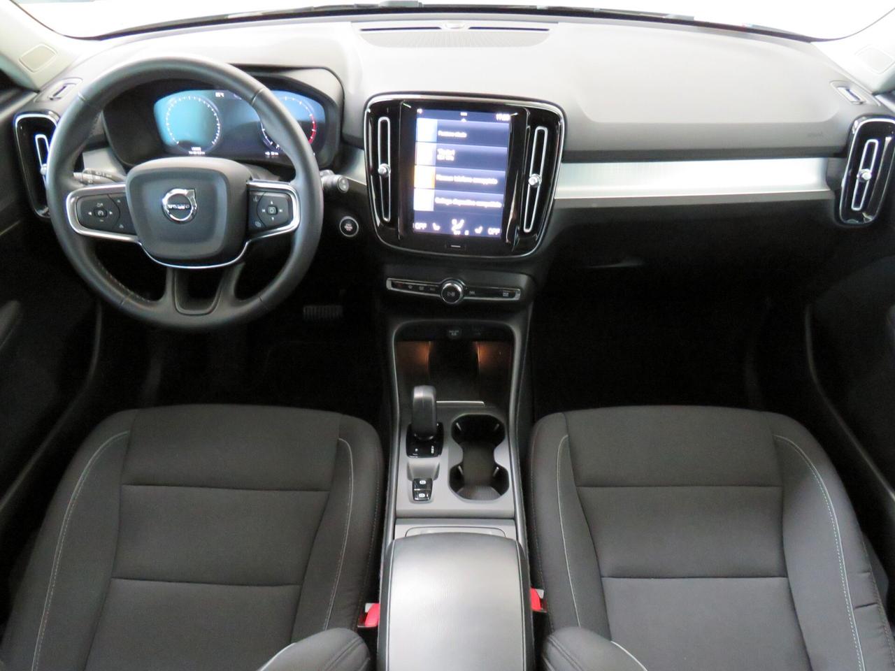 Volvo XC40 B4 AWD Geartronic Momentum