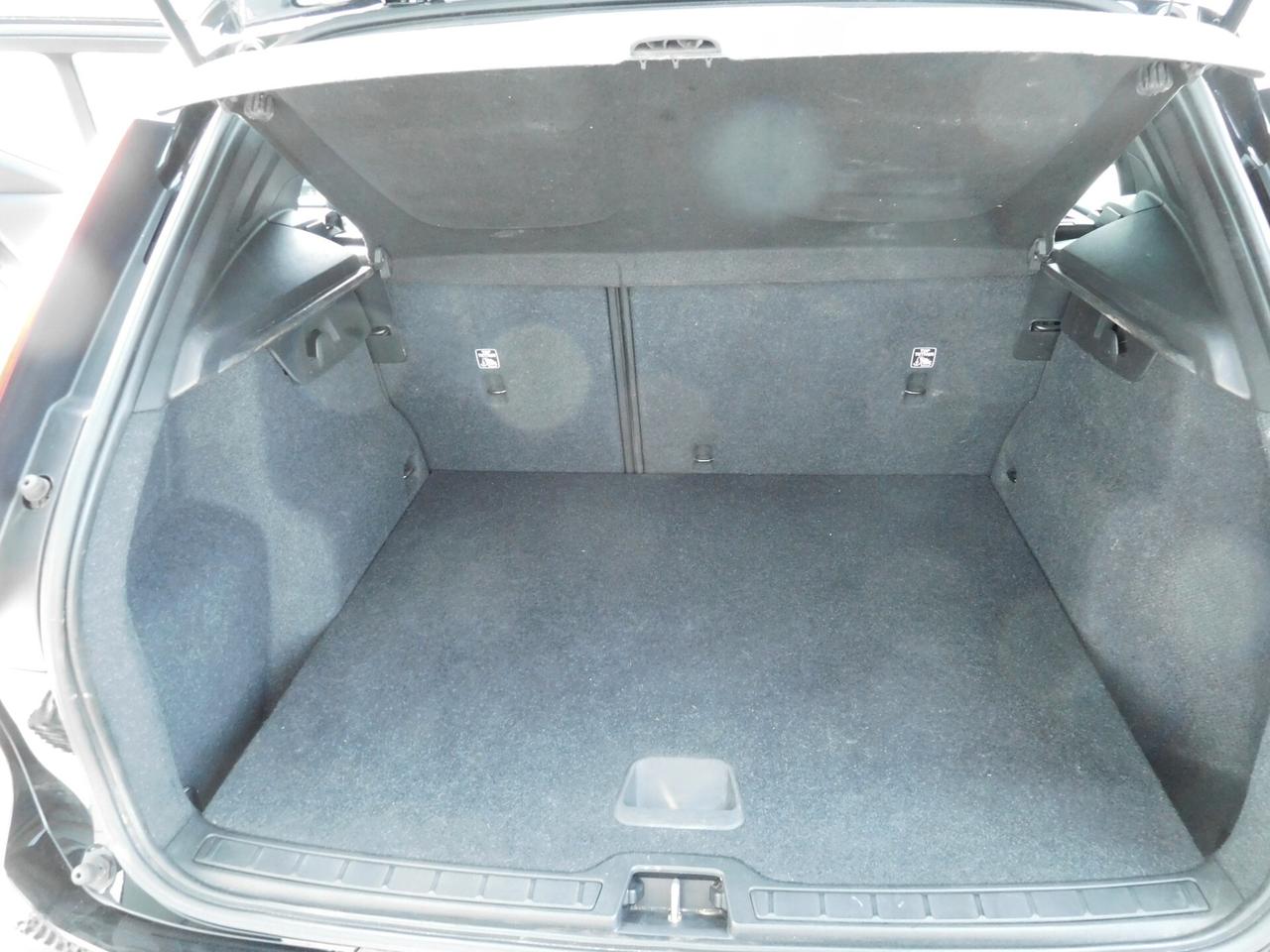 Volvo XC40 D3 AWD Momentum Core 150cv