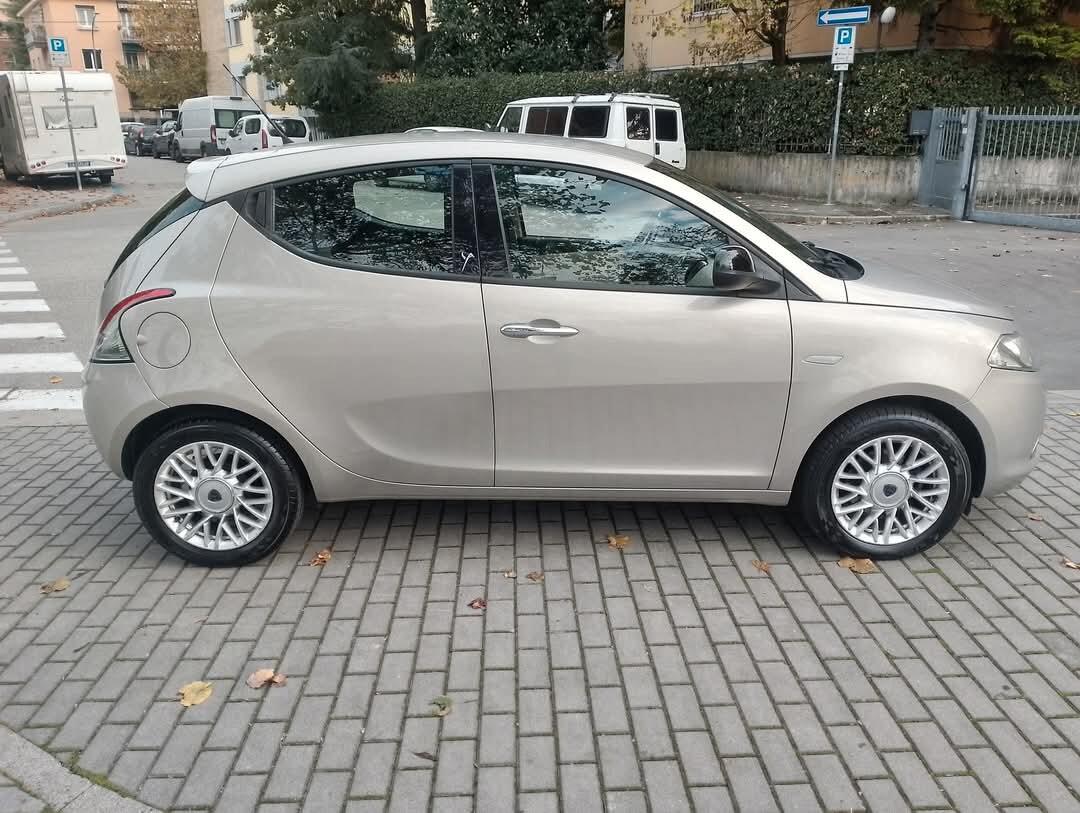 Lancia Ypsilon 1.2 69 CV 5 porte Platinum