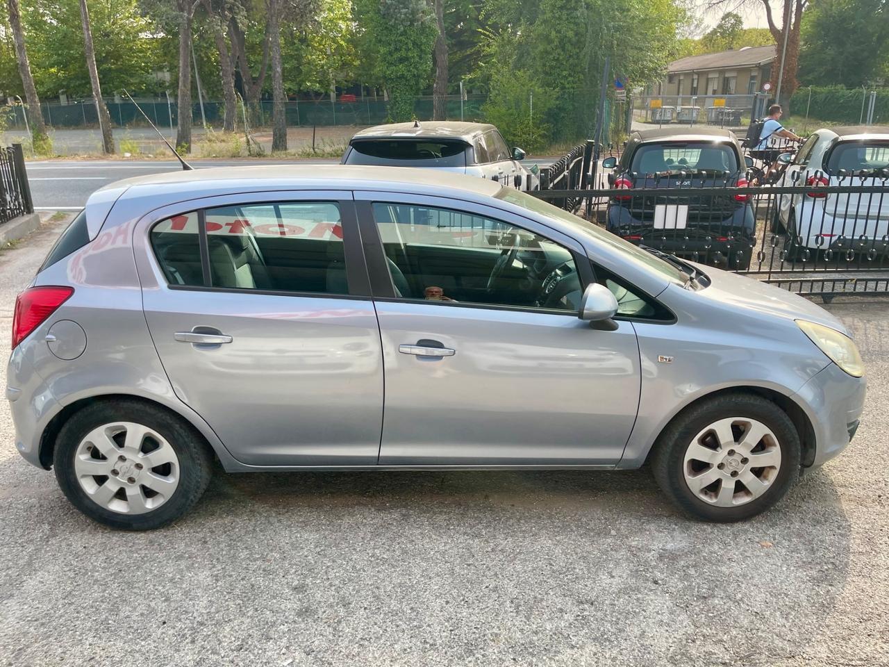 Opel Corsa 1.4 16V 5 porte Cosmo