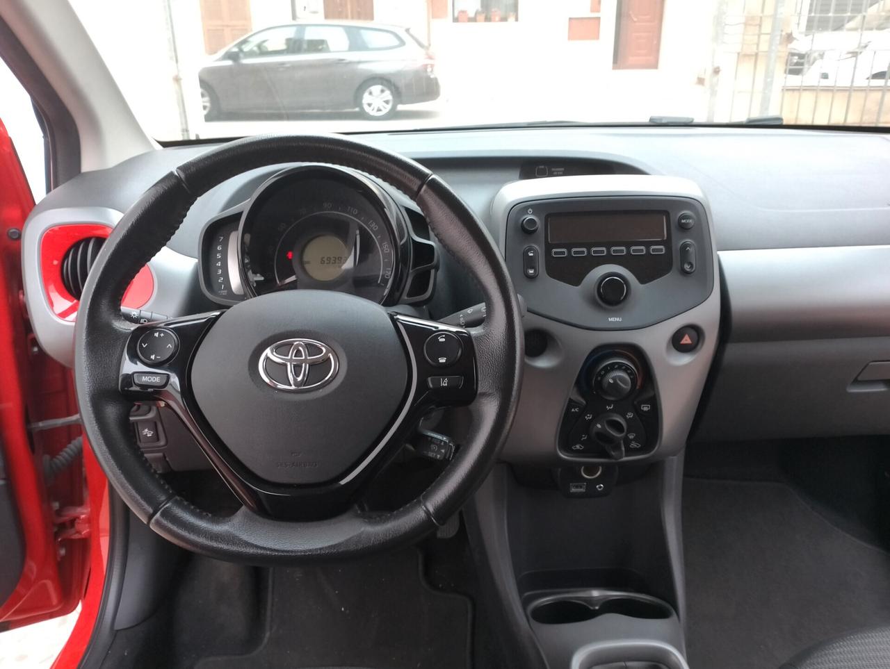 Toyota Aygo Connect 1.0 VVT-i 72 CV 5 porte x-clusiv