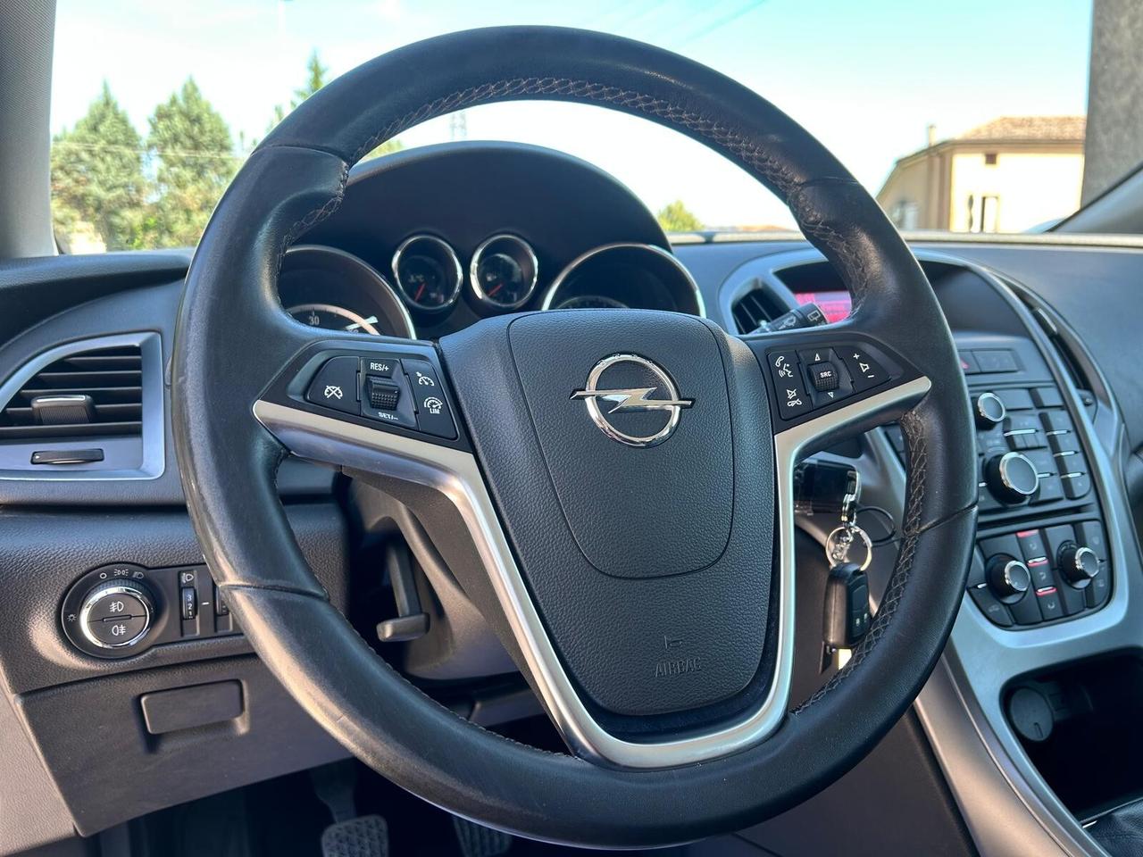 OPEL ASTRA 1.7CDTI 110CV COSMO UNICO TOP NEOPAT.