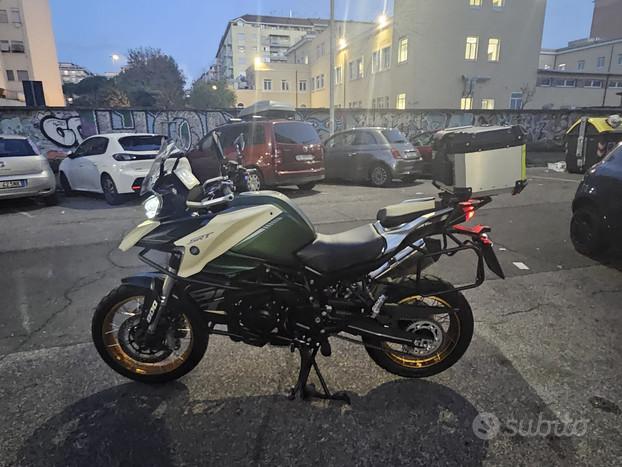 Qj srt 800 sx con tris di borse