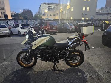 Qj srt 800 sx con tris di borse