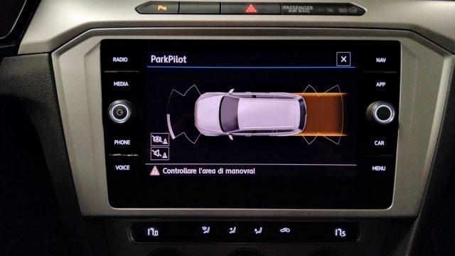 VOLKSWAGEN Passat Variant 1.6 TDI SCR DSG Business NAVI