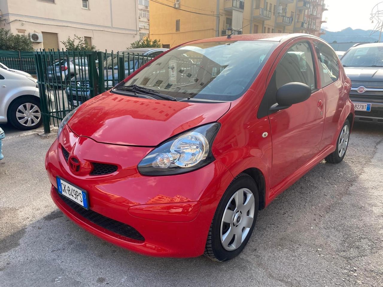 Toyota Aygo 1.0 12V VVT-i 5 porte Sol