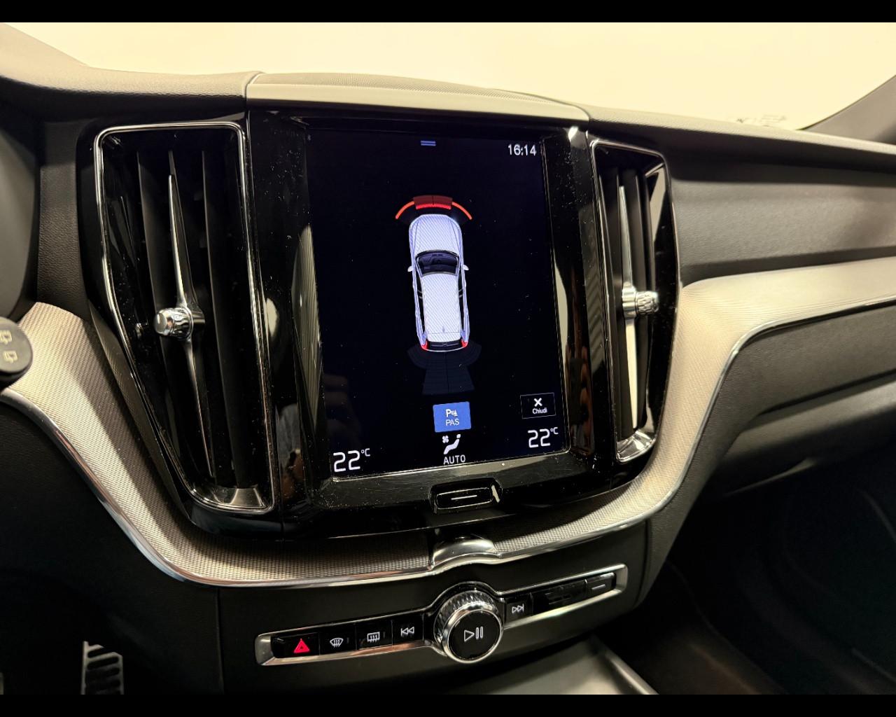 VOLVO XC60 D4 R DESIGN