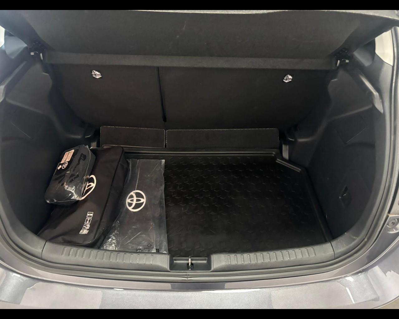 TOYOTA Yaris IV 2020 - Yaris 1.5h Active