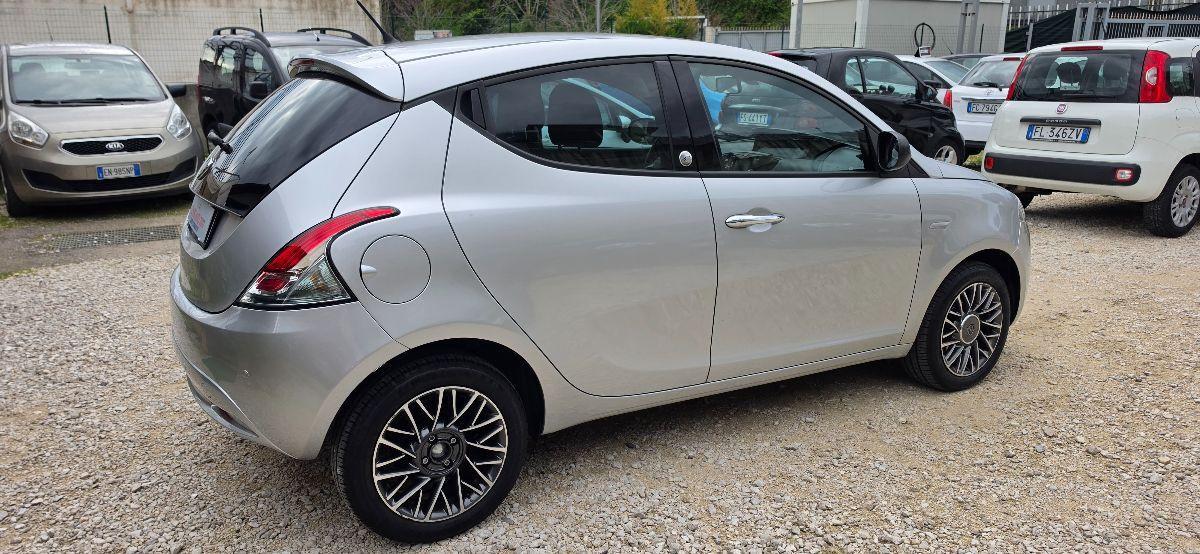 LANCIA Ypsilon 1.2 69 CV 5p. GPL Ecochic Silver