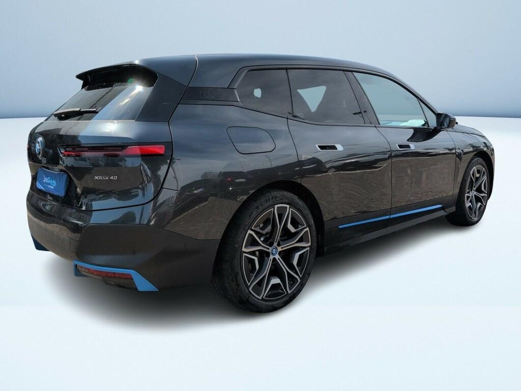 BMW iX 40 pacchetto sportivo xDrive