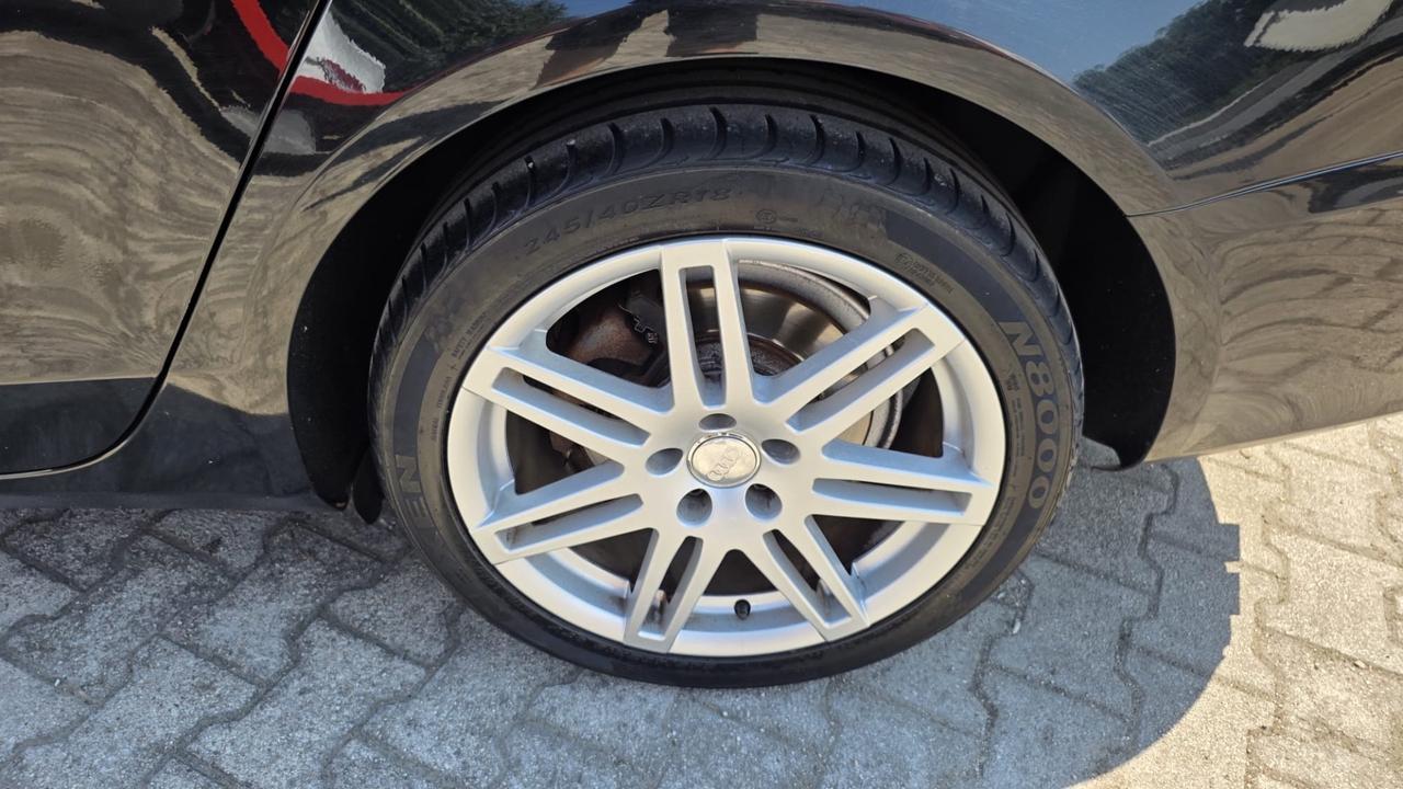 Audi A4 2.0 TDI 143CV EURO 5 OK NEOPATENTATI