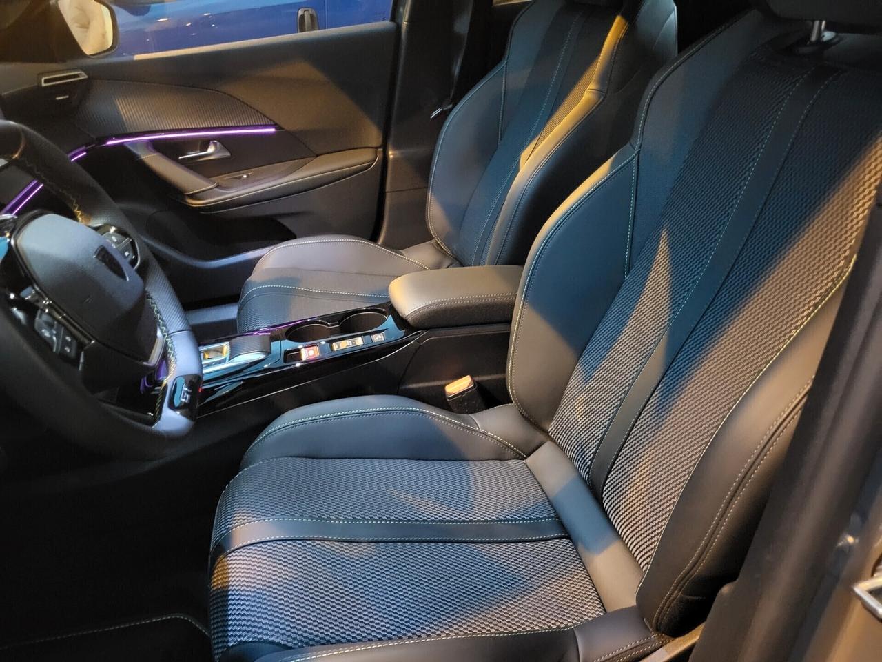 Peugeot 2008 BlueHDi 130 EAT8 GT ANNO 10.2023