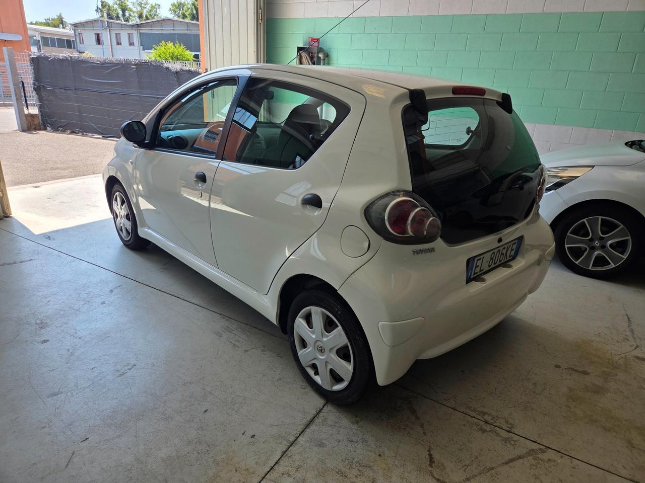 Toyota Aygo 1.0 12V VVT-i 5 porte Lounge
