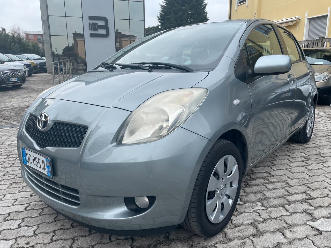 Toyota Yaris 1.0 5 porte Sol NEOPATENTATI