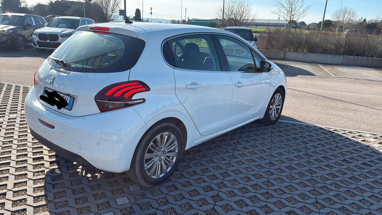 Peugeot 208 PureTech 82 5 porte Allure