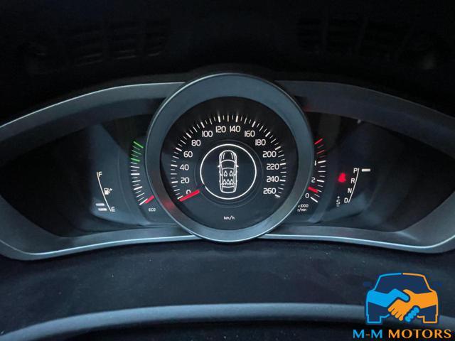 VOLVO V40 Kinetic con 12 mesi garanzia