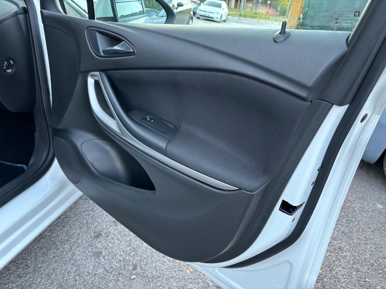 Opel Astra 1.6 CDTi 136CV Innovation