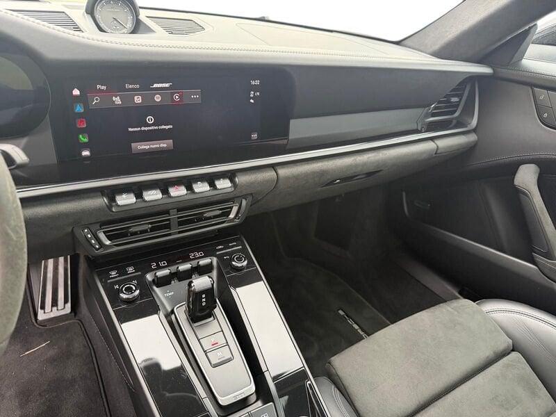 Porsche 911 Carrera 4 GTS