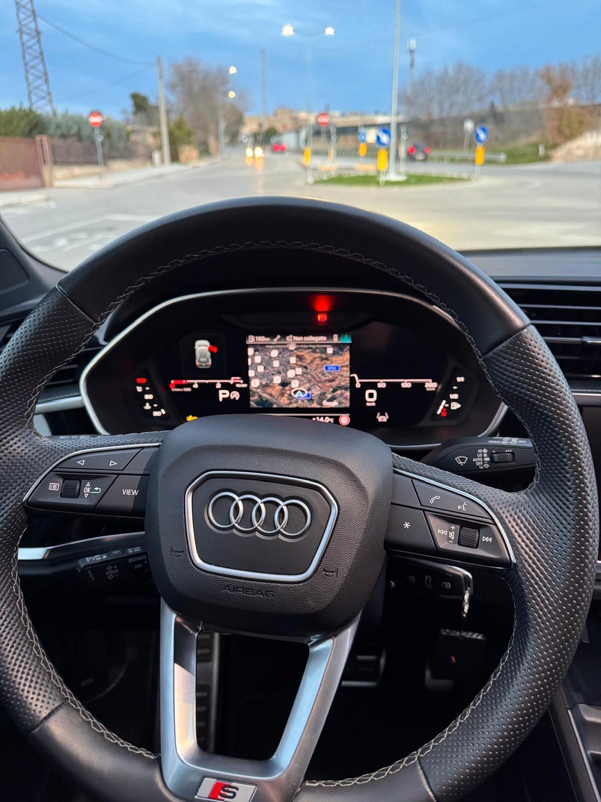 Audi Q3 35 TDI S tronic Identity Black